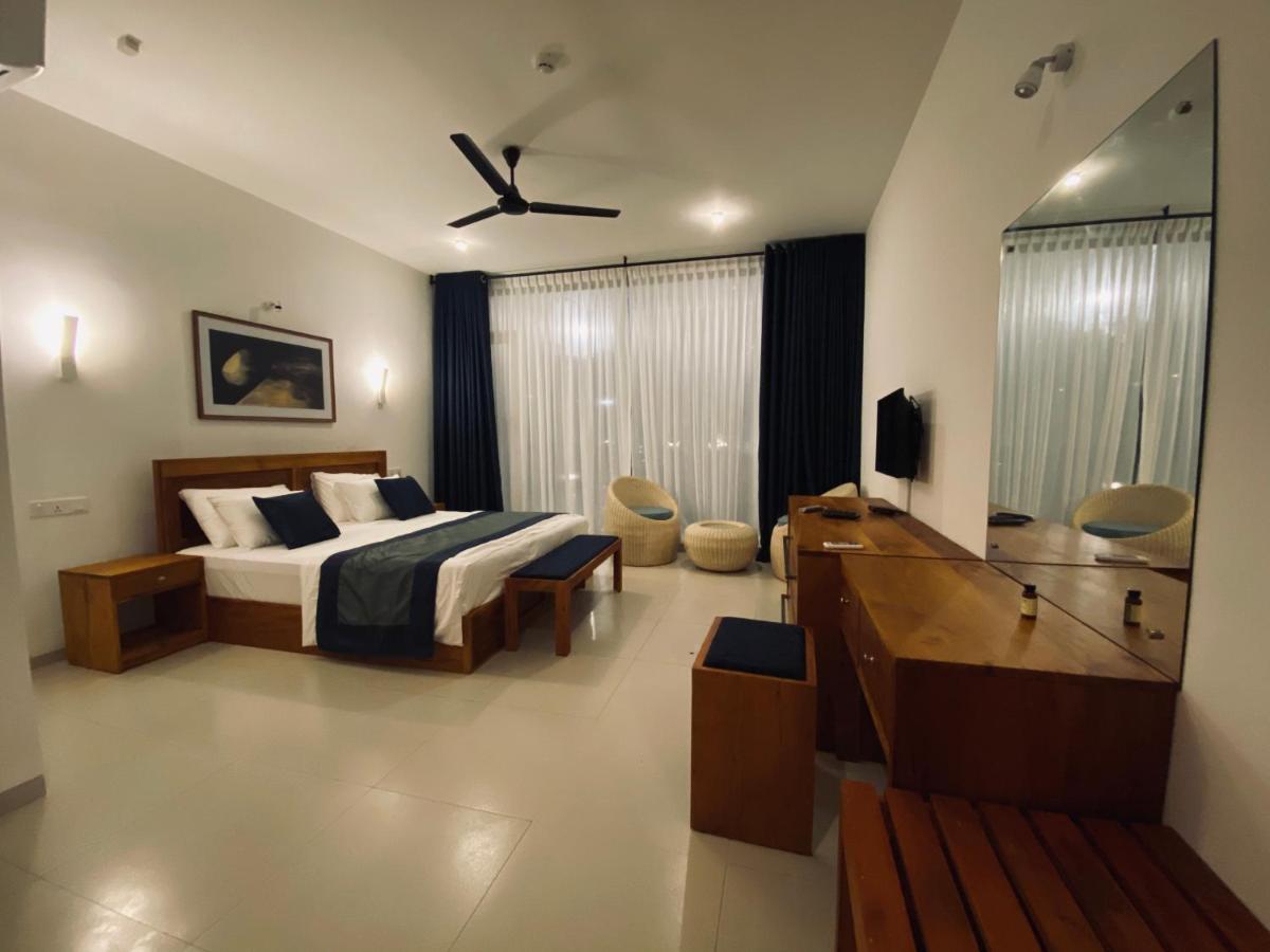 The Lighthouse Negombo Hotel Exterior photo
