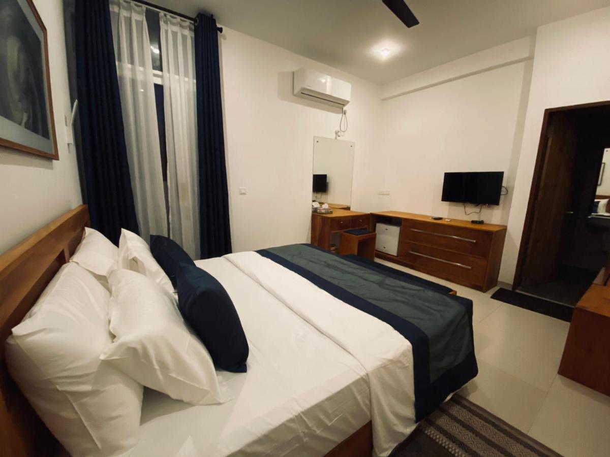 The Lighthouse Negombo Hotel Exterior photo